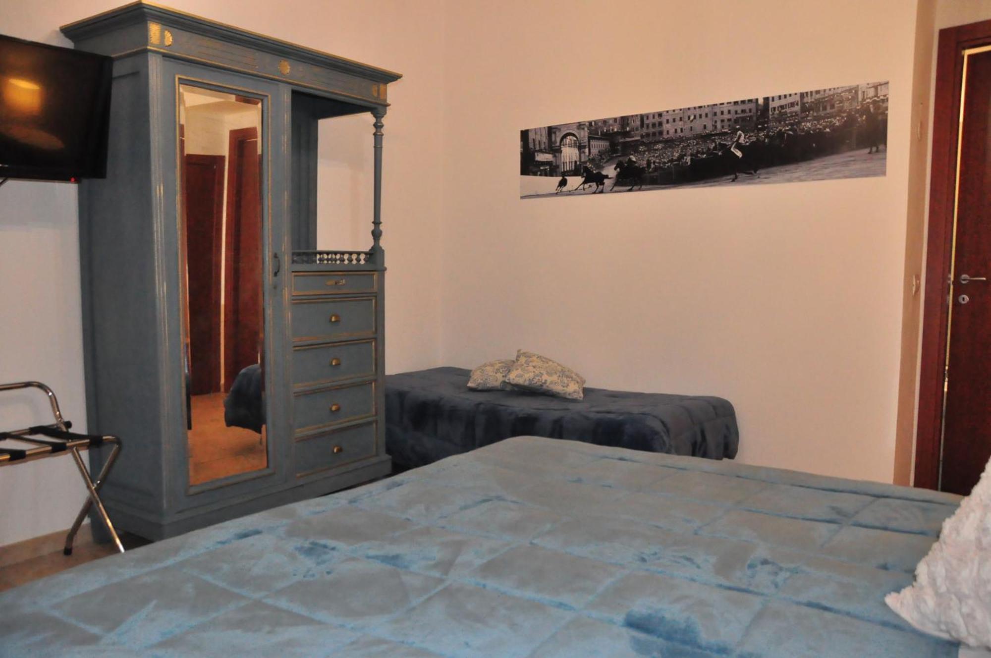 B&B Le Camere Di Livia Siena Exterior photo