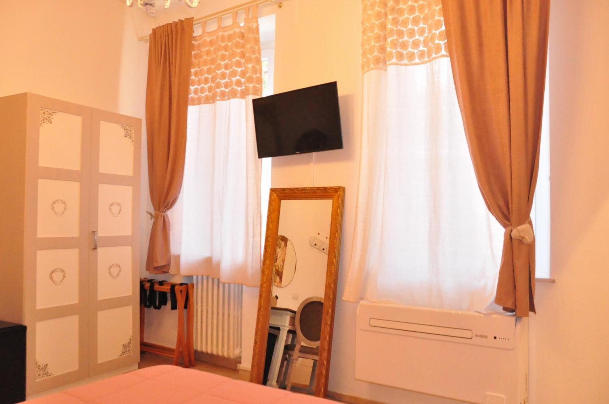 B&B Le Camere Di Livia Siena Exterior photo