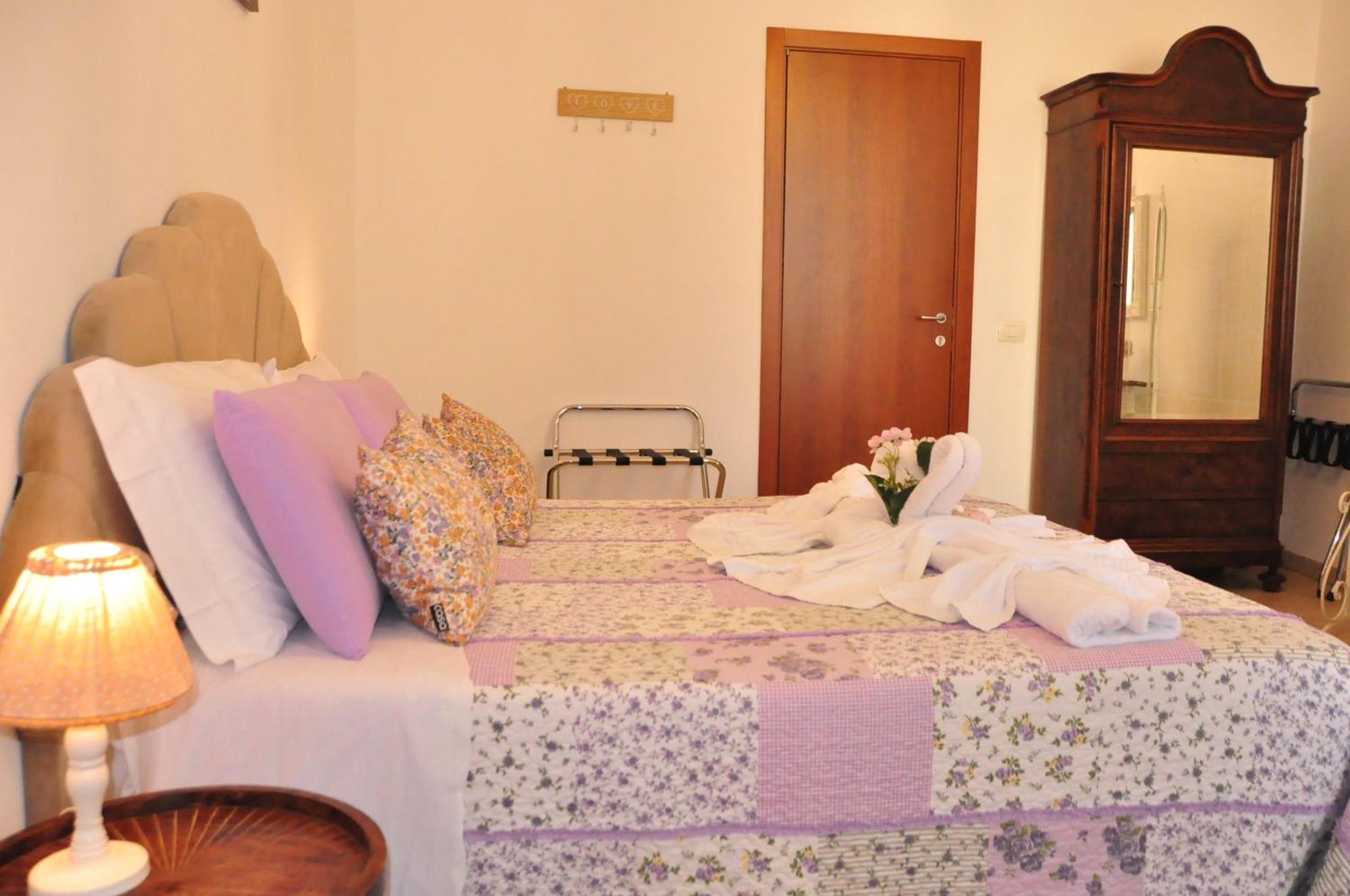 B&B Le Camere Di Livia Siena Exterior photo