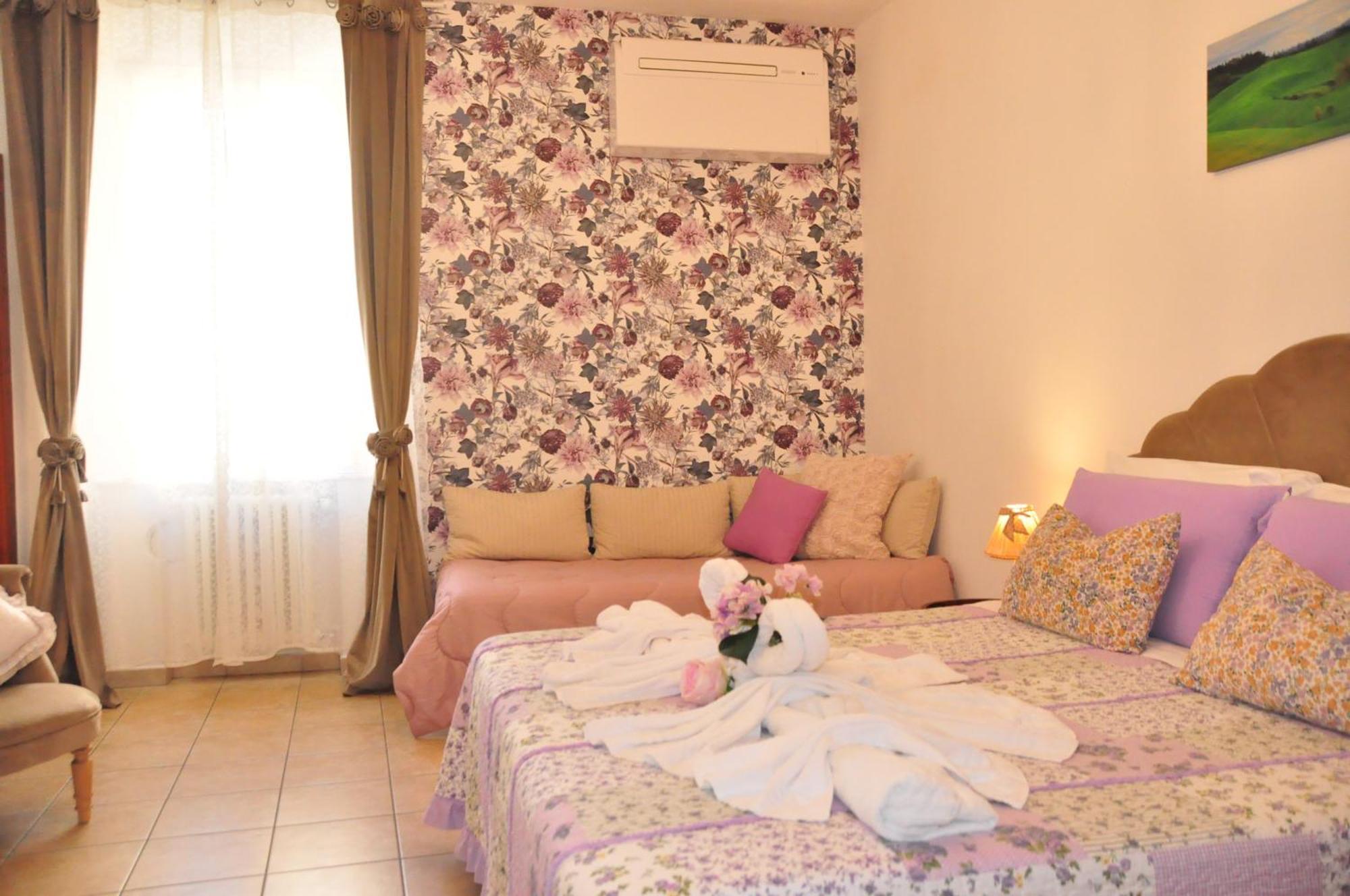 B&B Le Camere Di Livia Siena Exterior photo